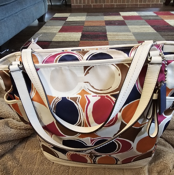 NWT COACH PARK HAND DRAWN COLLECTIBLE POPPY TOTE ๐ฅ๐ฅ ๐ฅ๐ฅ - Picture 2 of 9